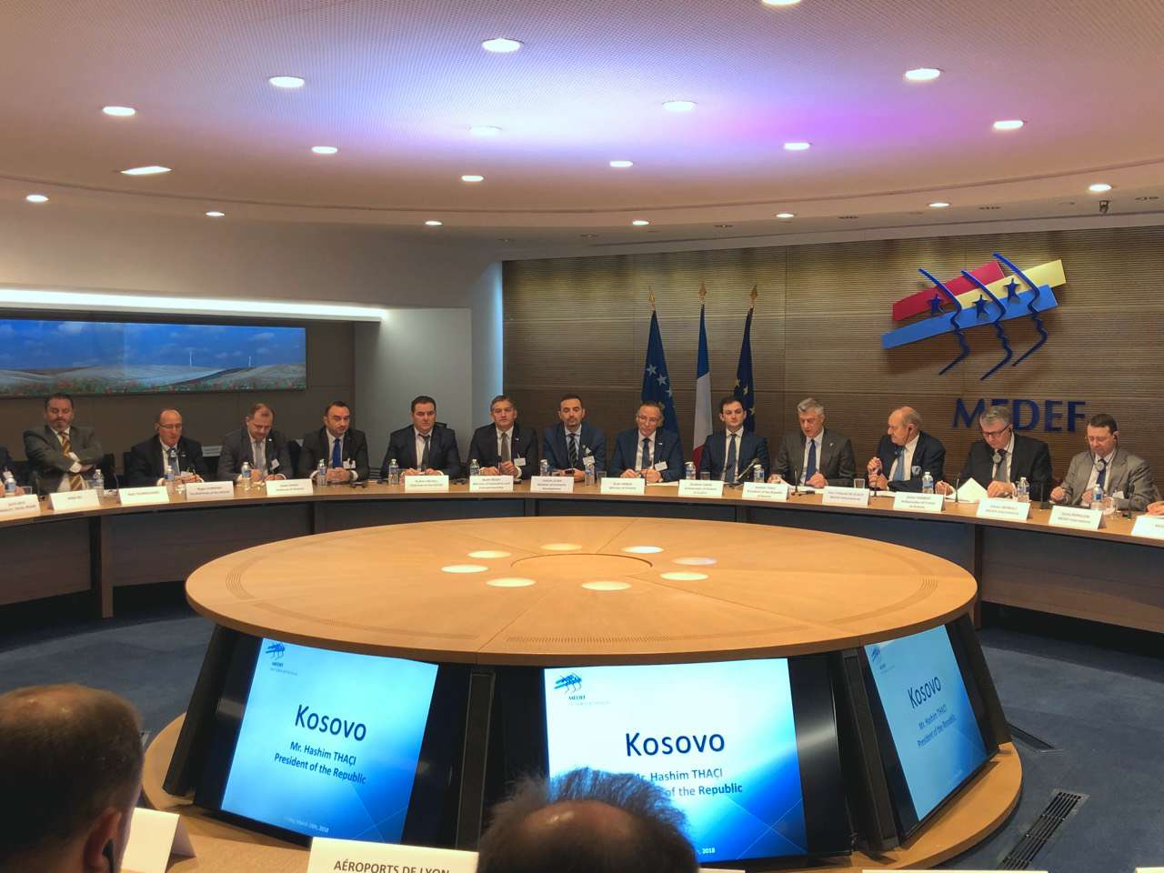Thaçi fton kompanitë franceze që të investojnë në Kosovë