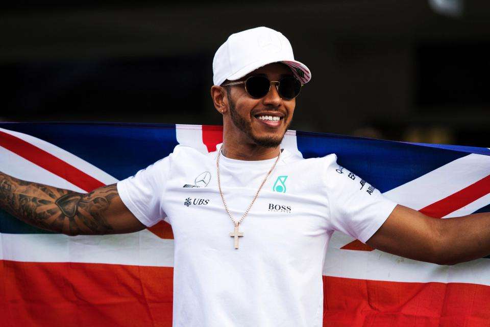 Hamilton me kontratën më të madhe të të gjitha kohërave në sportin britanik