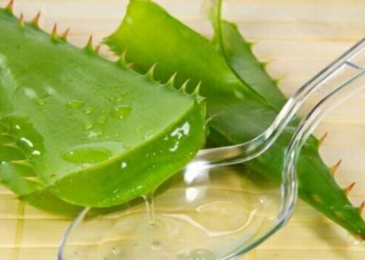Me aloe vera për rritjen e flokëve