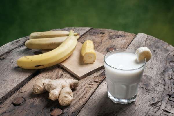 Pije me banane dhe xhenxhefil
