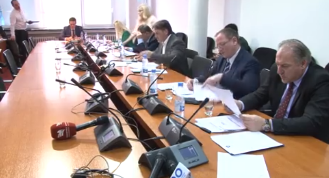 Kërkohet ulja e rrogave të drejtuesve të Trustit (VIDEO)