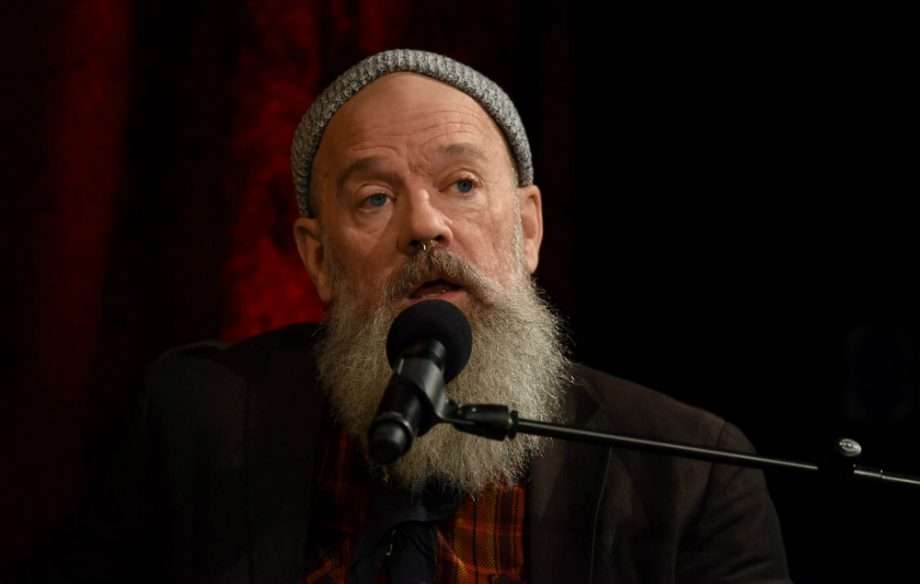 Stipe i R.E.M. debuton me këngën e parë solo