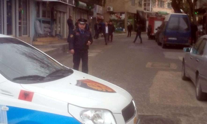 Shpërthim i fuqishëm në një dyqan celularësh, dy të plagosur