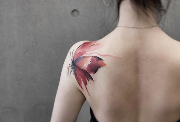 Artistja kineze krijon tatuazhe me ngjyra të rralla (FOTO)