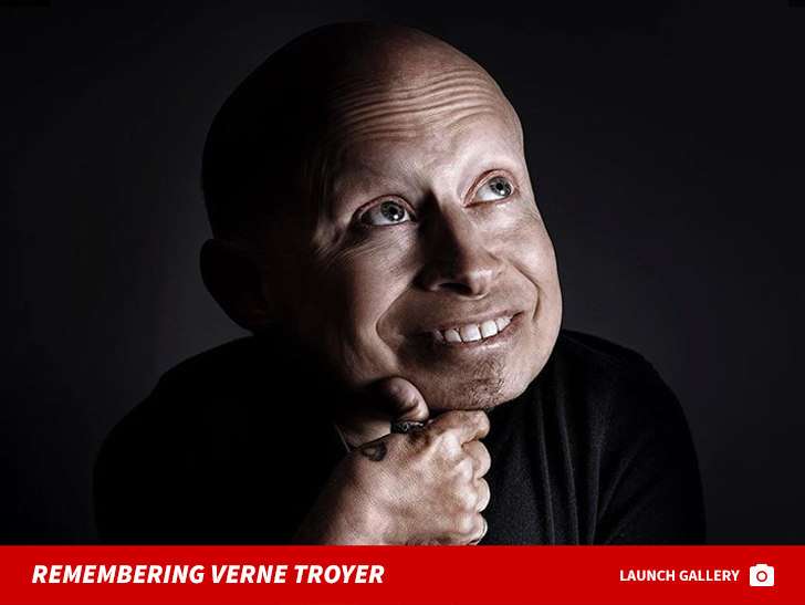 Vdes aktori Verne Troyer, i njohur si "Mini Me" (VIDEO)