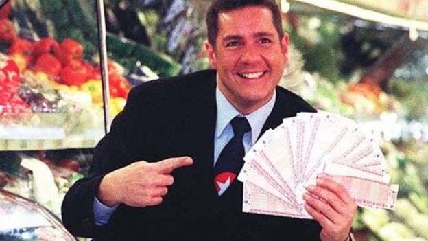 Vdes në moshën 62 vjeçare prezantuesi Dale Winton