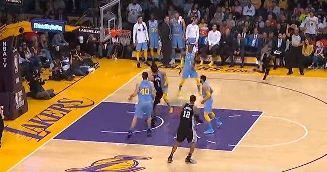 Lakers fitojnë ndaj Spurs (VIDEO)