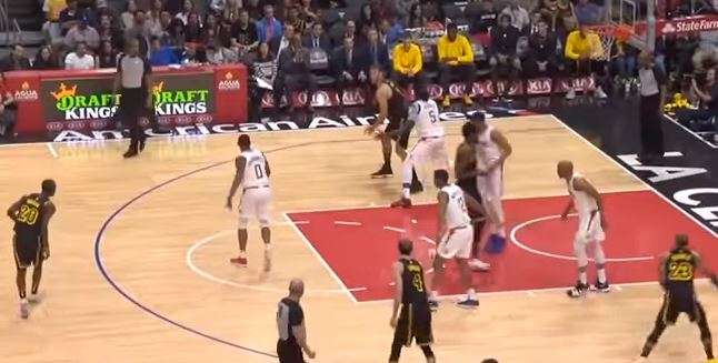 Lakers fitojnë derbin e Los Angeles (VIDEO)