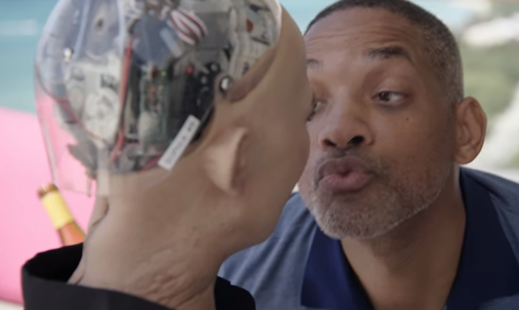 Roboti Sophia refuzon puthjen e aktorit Will Smith (VIDEO)