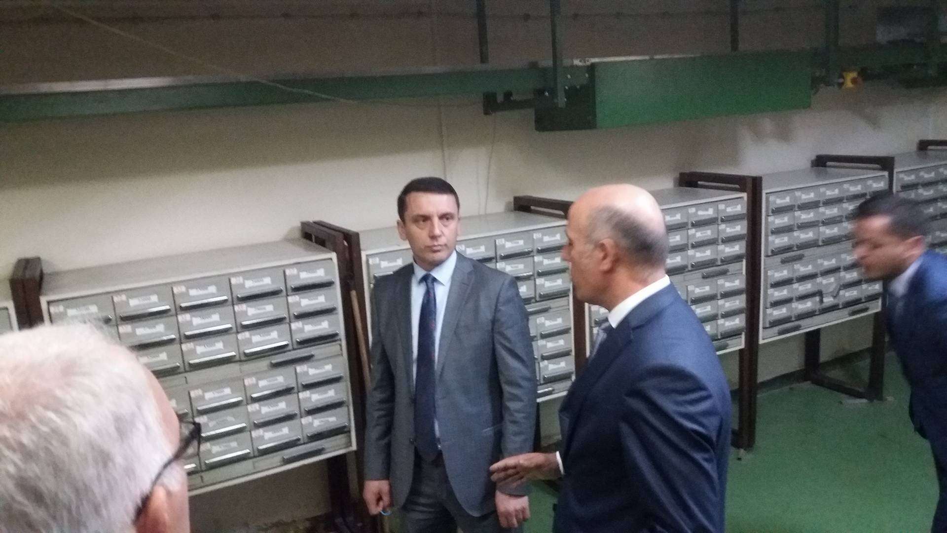 Gashi premton zgjidhjen e problemit të kanalizimit në bibliotekë