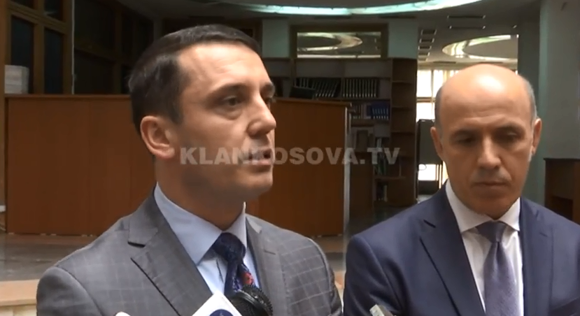 Ministri i Kulturës i del në ndihmë teatrit dhe bibliotekës kombëtare (VIDEO)