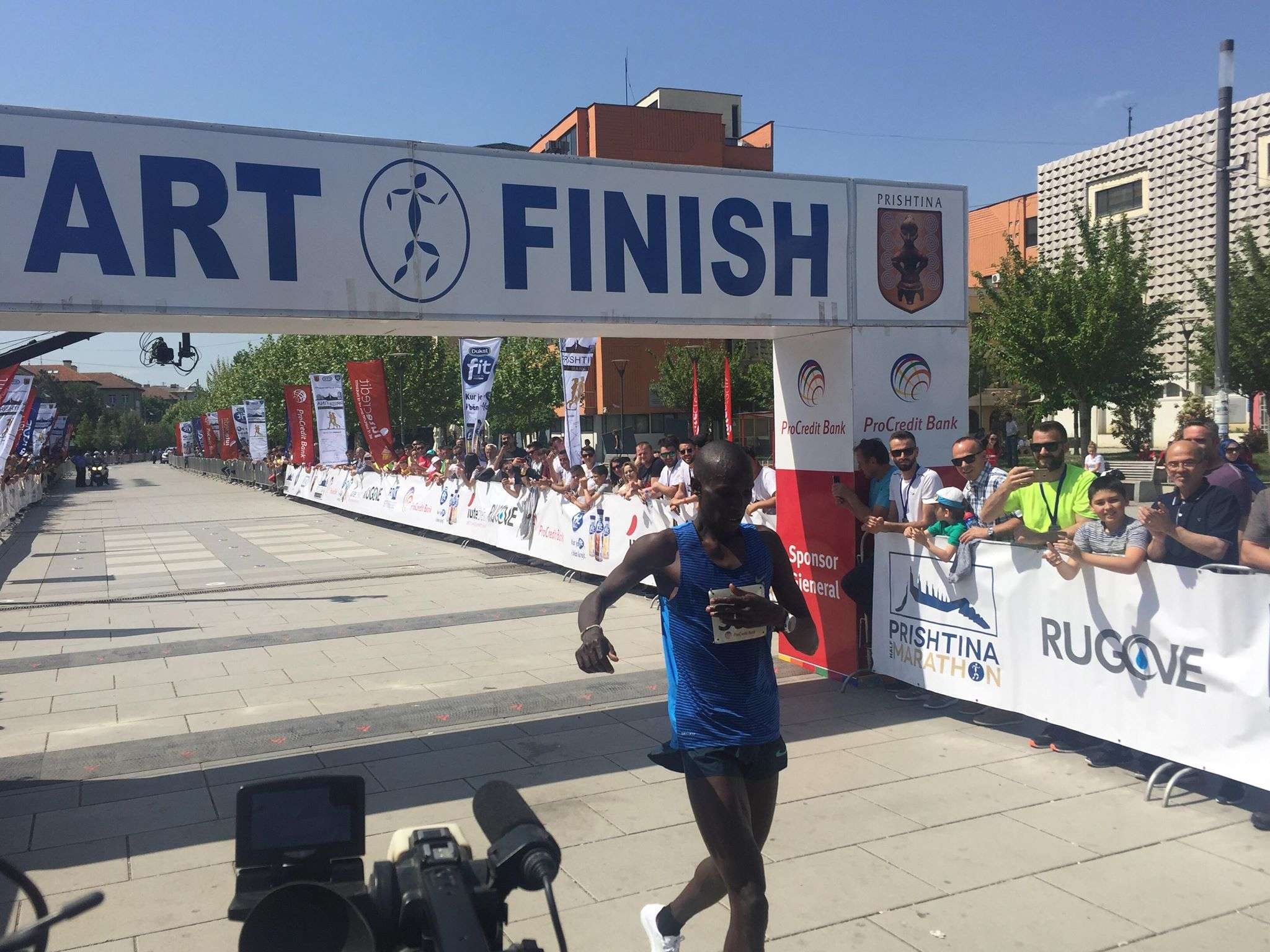 Garuesi nga Kenia fiton gjysmëmaratonën “Prishtina 2018”