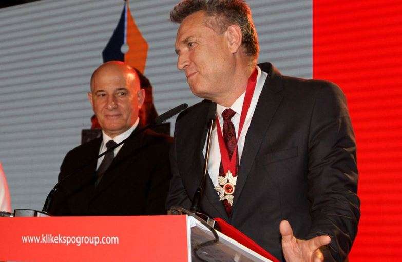 Zëvendësministri Hoti nderohet me medalje në Festivalin "Ditënetët e Librit" në Tiranë