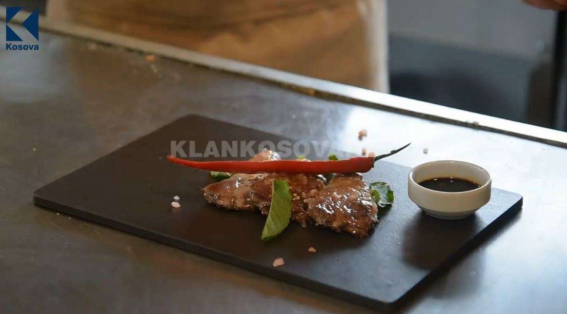 Ora 7 - Si përgatitet antipastë toni - Klan Kosova (VIDEO)