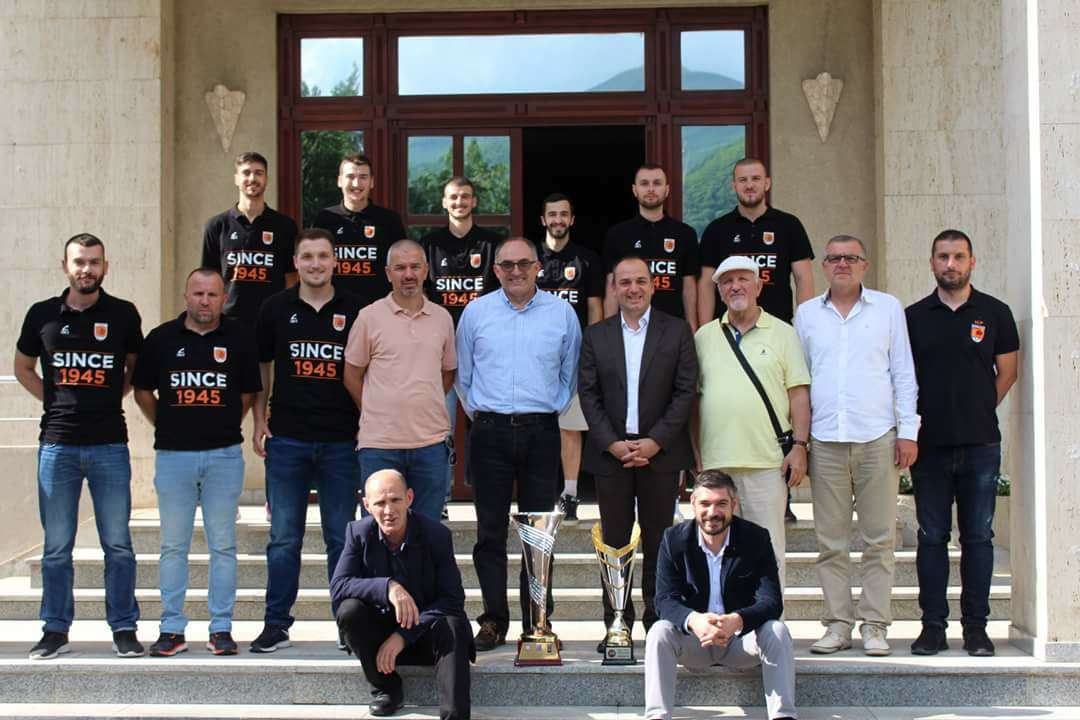 Haskuka dhe Totaj në zgjedhje ishin kundër, por basketbolli i bën bashkë