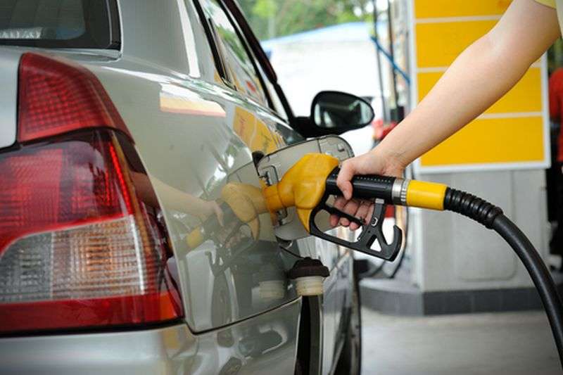 ​Benzina lirohet për një cent
