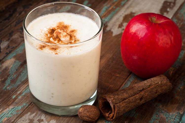 Smoothie me mollë për mëngjes