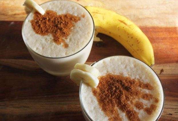 Smoothie me kanellë dhe banane