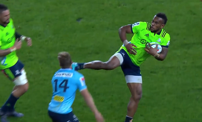 Ndodh në Zelandën e Re, Rugby shndërrohet në Kung fu! (VIDEO)
