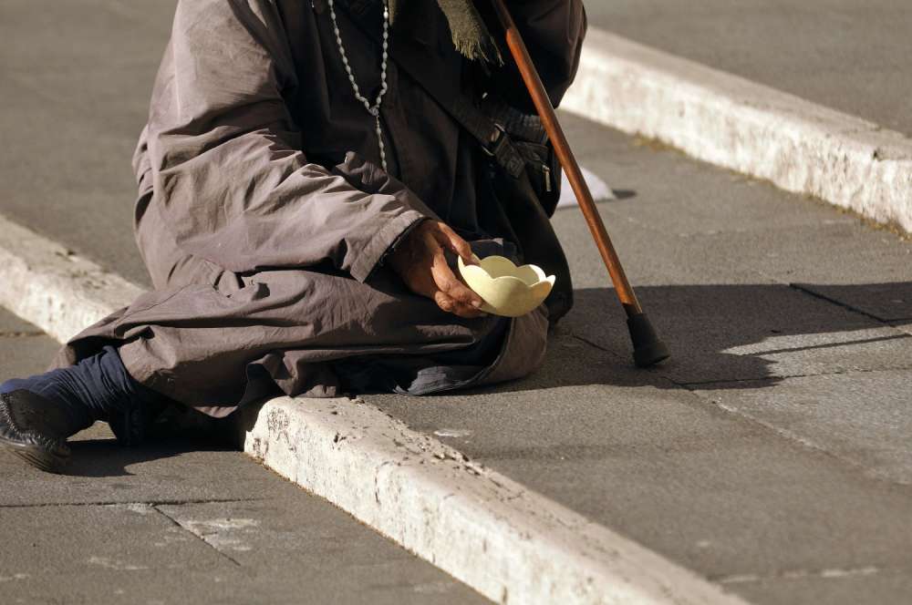 Vdes e pastrehë, por sa para kishte në bankë?