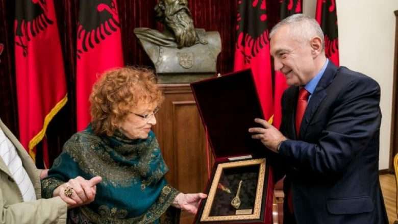 Meta takon Nexhmije Pagarushën në 85 vjetorin e lindjes