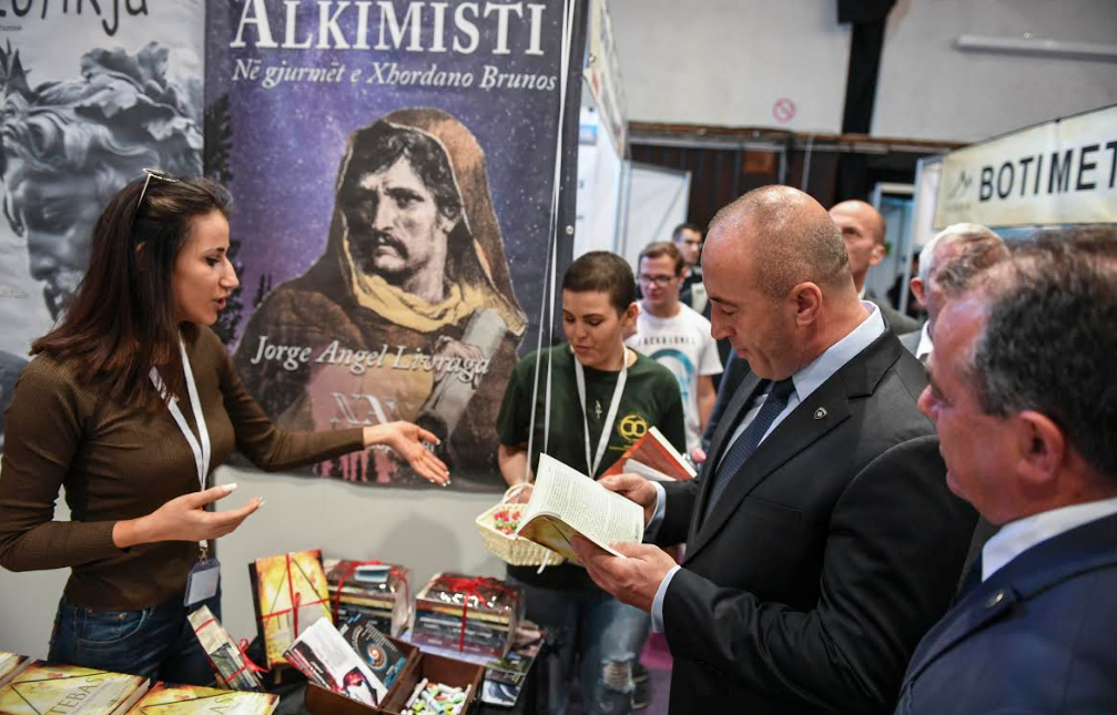 Haradinaj: Ta vazhdojmë lidhjen me librin, kështu do jemi më të zot
