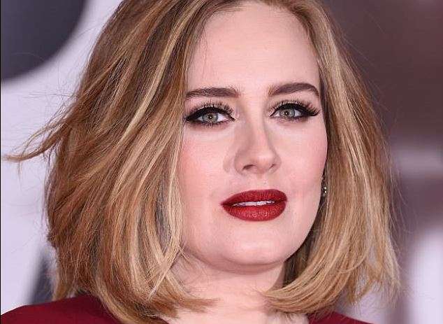 Adele planifikon një ‘bachelorette party’ për miken e saj Lawrence
