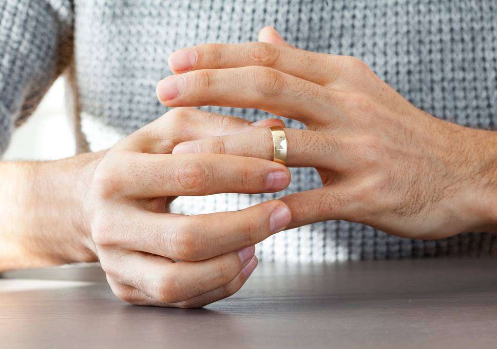 Burrat më të gatshëm për divorc pas tradhtisë
