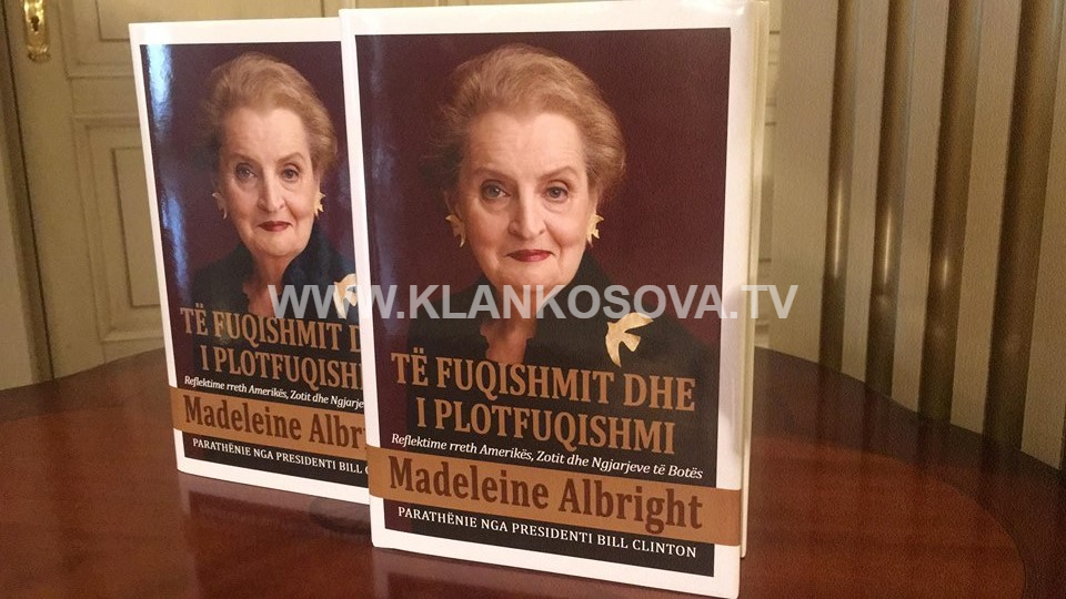 Promovohet libri i Madeleine Albright “Të fuqishmit dhe i plotfuqishmi”