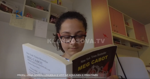 Jona Qorraj, vajza që lexoi 120 libra në vit (VIDEO)