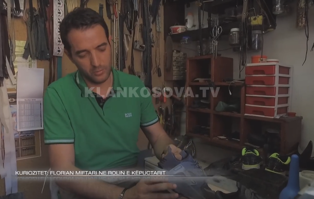 Basketbollisti Florian Miftari në rolin e këpucëtarit (VIDEO)