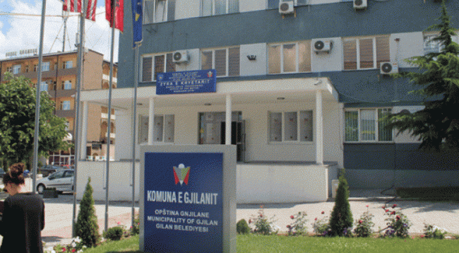 Sulmohet drejtori i Shërbimeve Publike në Gjilan, reagon Haziri   