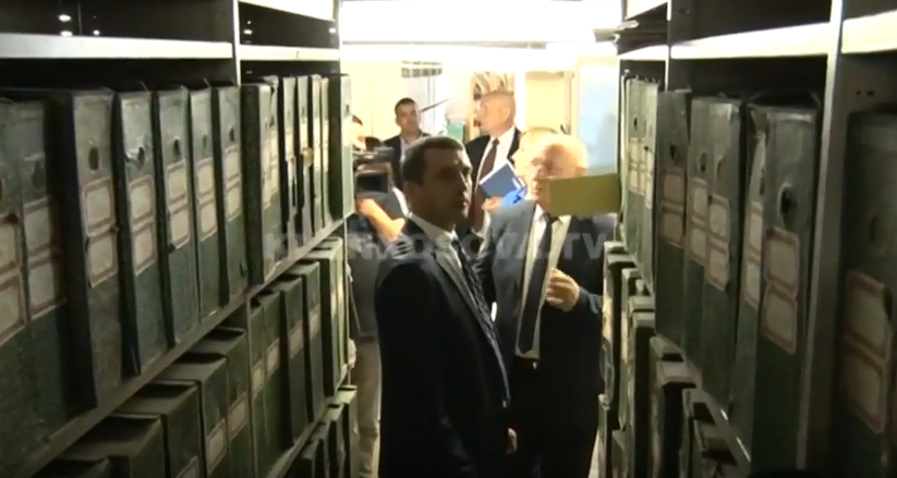 Premtohen investime në Arkivin e Kosovës (VIDEO)