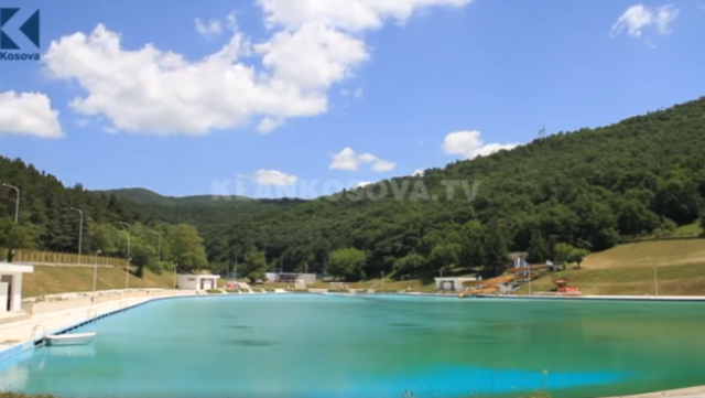 Parapërgatitjet për hapjen e pishinave në Kosovë (VIDEO)