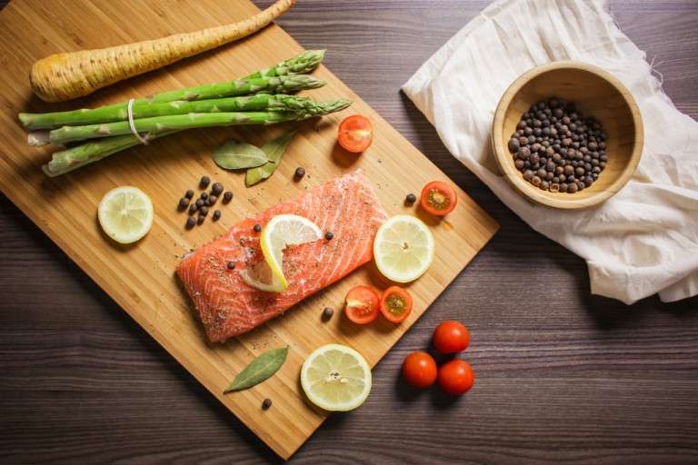 Salmoni rrit fuqinë e trurit