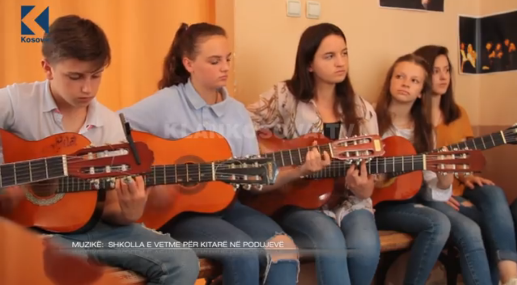 "Mirela", shkolla e vetme e kitarës në Podujevë (VIDEO)