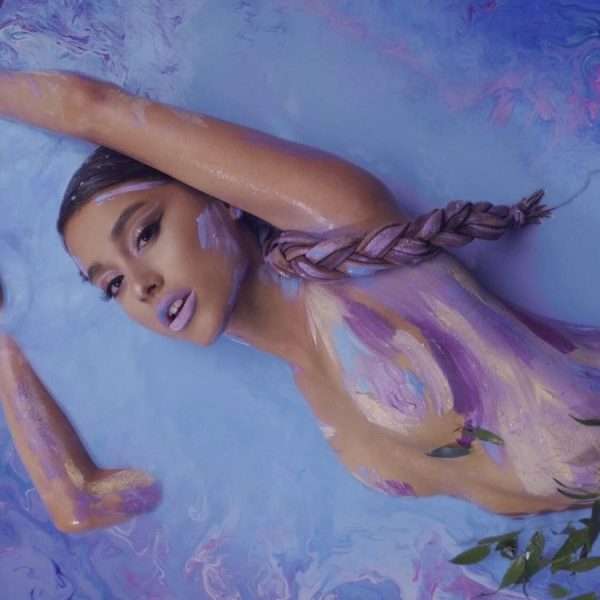 Ariana Grande iu këndon ish të dashurve (VIDEO)