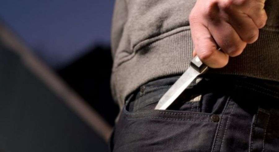 Qëllohet me thikë një person në Viti