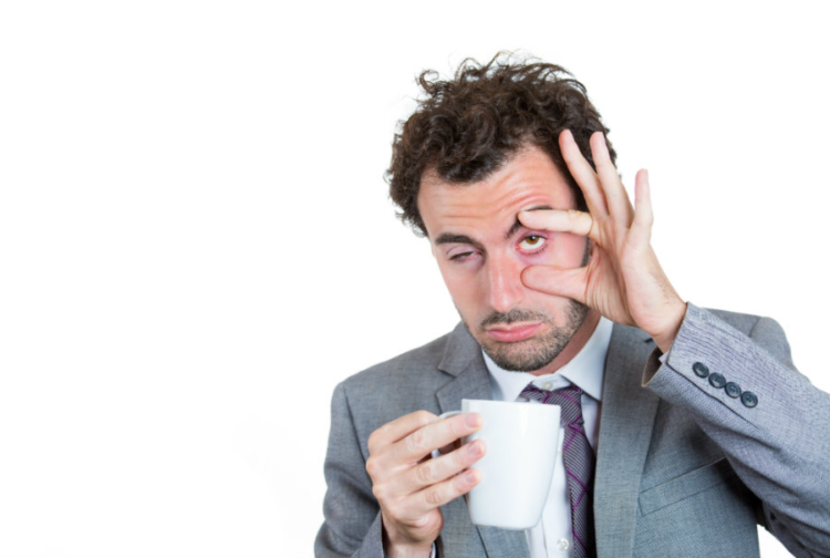 Çfarë i bën keq humorit tuaj – gjumi i ndërprerë apo gjumi i shkurtër?
