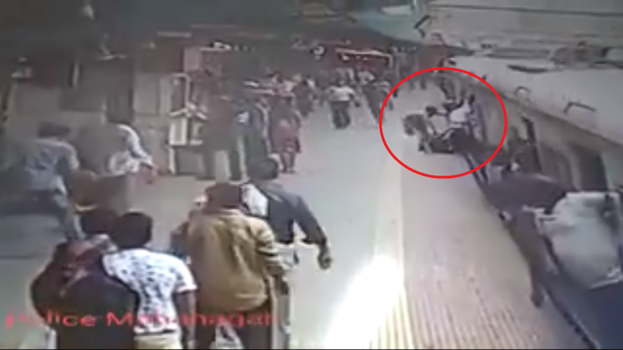 Shokuese: Treni në lëvizje tërheq rëndë gruan, udhëtarët tentojnë shpëtimin