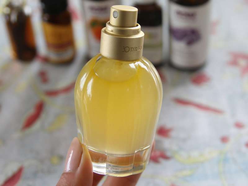 Si të bëni parfum vetë në shtëpi me aromat më unike