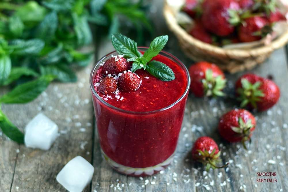 Smoothie me luleshtrydhe në mëngjes