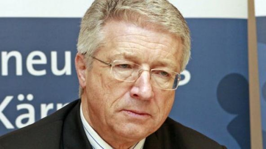 Petrisch: ShBA-të kërkuan nisjen e avionëve luftarakë pas Reçakut, evropianët negociata