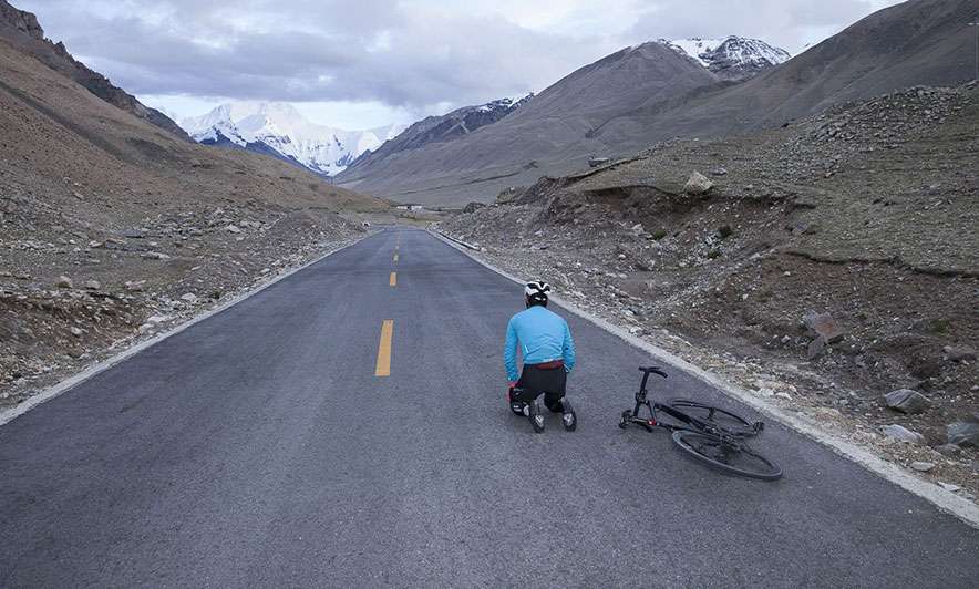 Kinezi ia del të garojë me biçikletë në Everest