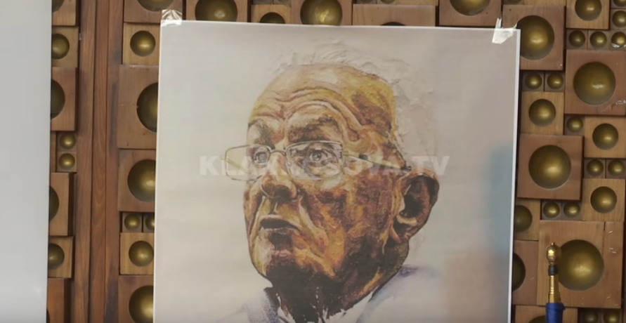 Shkrimtarët nderojnë Adem Demaçin (VIDEO)