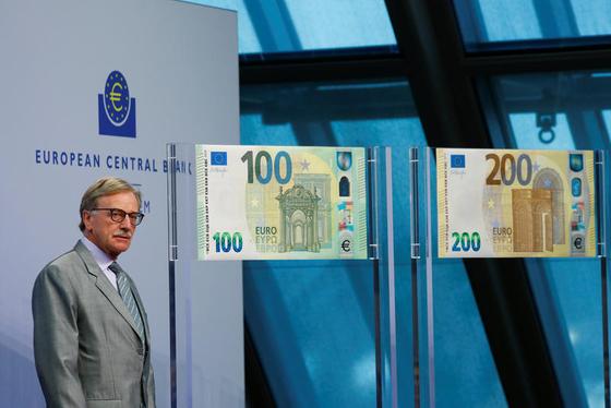 Bankënotat e reja të euros, tani më vështirë falsifikohen