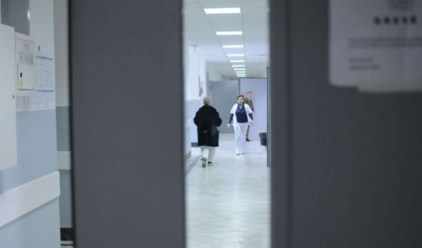 QKUK pajiset me 10 ultrazë dhe llamba operative për sallat e operacionit