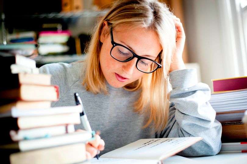 Të mësuarit për kohë të gjatë dëmton të pamurit
