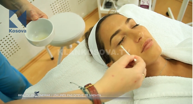 Rigjenerimi i lëkurës pas ditëve të nxehta (VIDEO)