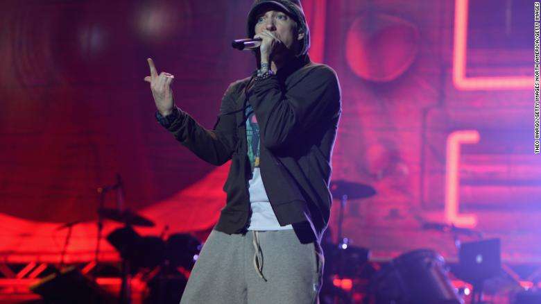 Eminem me një shfaqje të veçantë në ndërtesën më të lartë të SHBA-ve (VIDEO)
